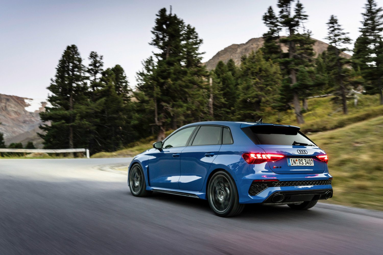 A l'heure où la fin, tant du cinq cylindres primé que de l'imposant V10, semble déjà décrétée, Audi Sport voit dans les moteurs PHEV une solution pour la RS... mais pas avec le quatre cylindres