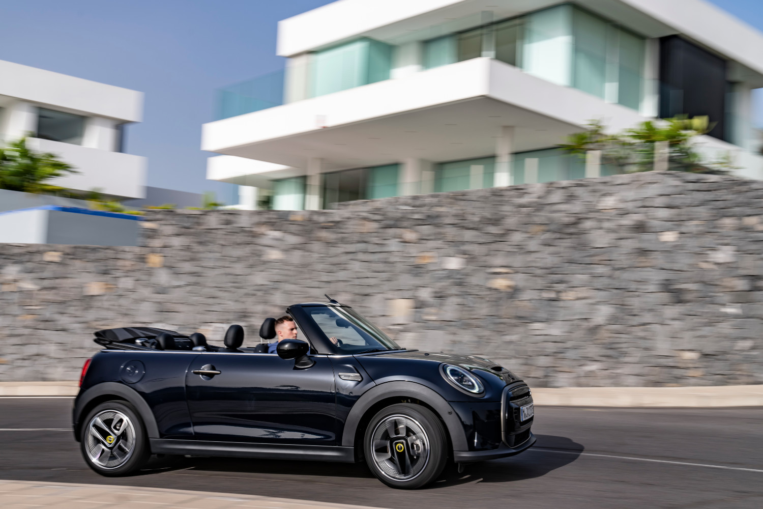 1676484005 392 En edition tres limitee La Mini Cooper SE electrique gagne