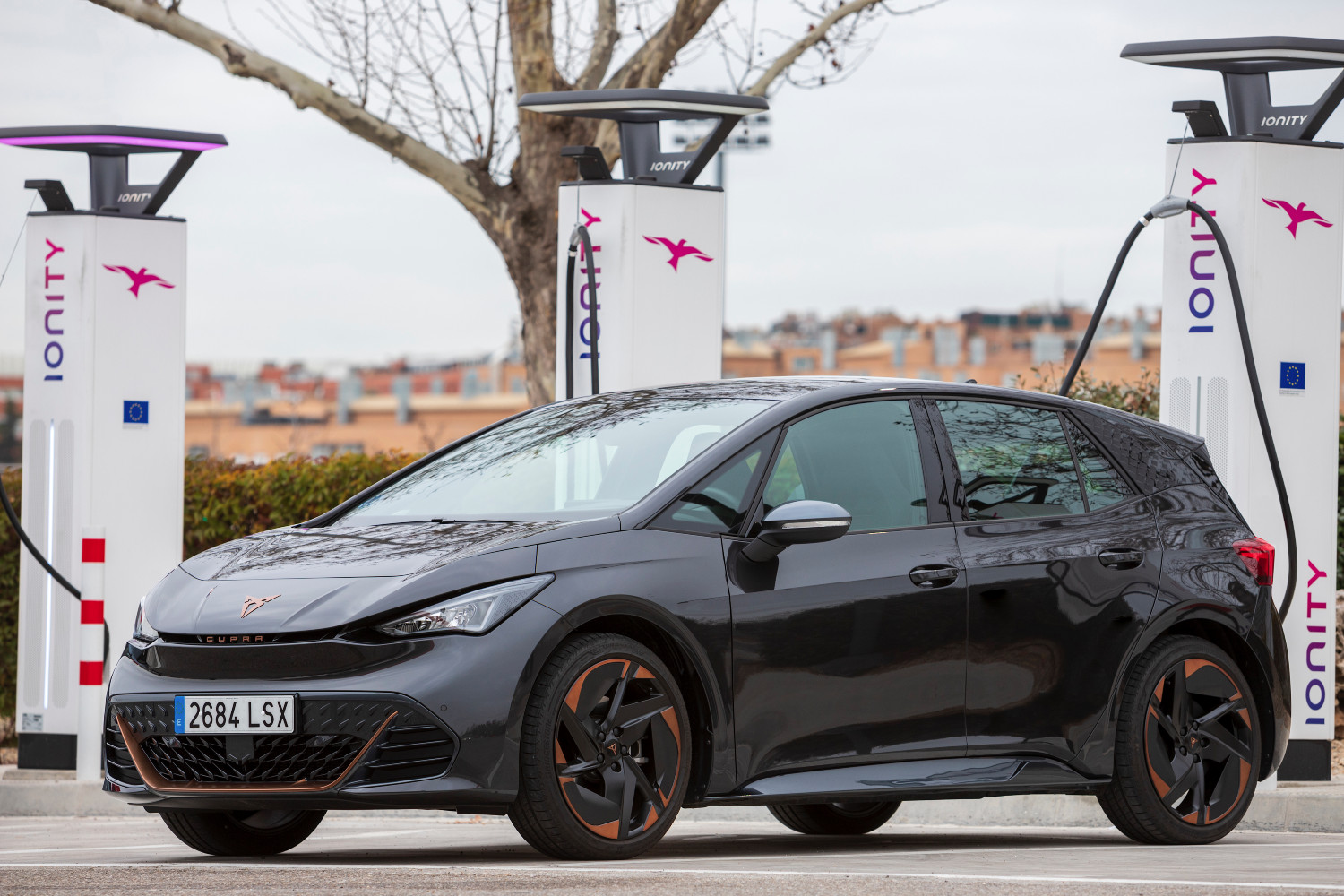 1677135605 840 Avec la croissance de la marque Cupra City Garage fete