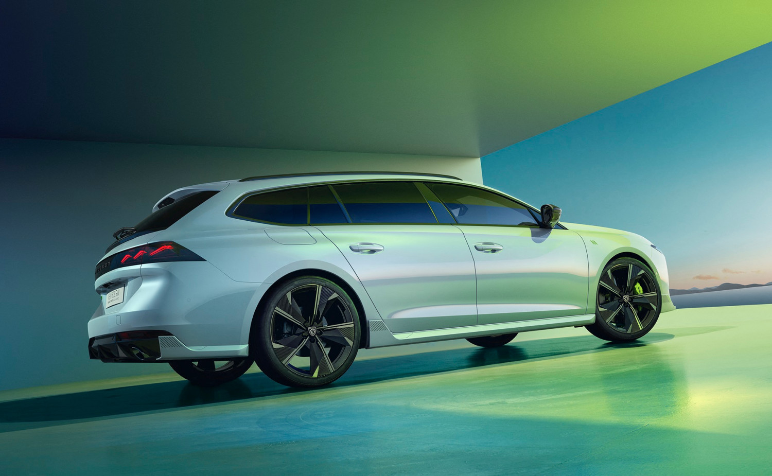 La mise à jour maintenant dévoilée couvre non seulement la berline, mais aussi la version SW et PSE