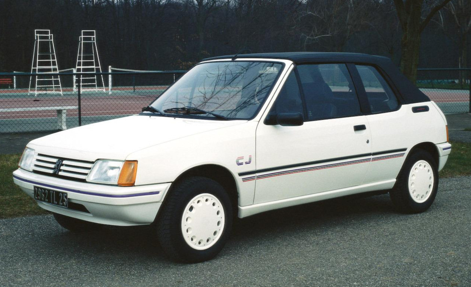 Le Cabriolet était le seul 205 dont le design n'était pas en charge de Peugeot lui-même 