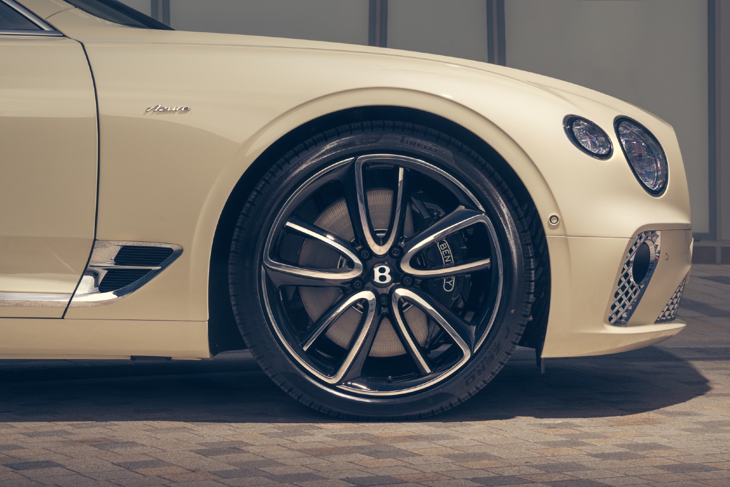 À l'occasion du 70e anniversaire de la JAS 949. Bentley recrée l'emblématique Grand Tourer de 1953 A loccasion du 70e anniversaire de la JAS 949 Bentley