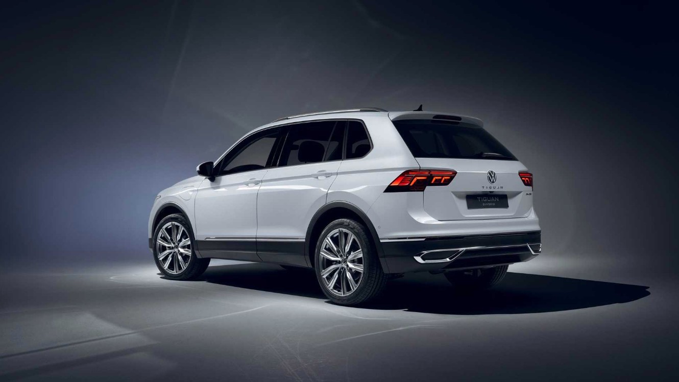En plus de la combustion. Le futur Volkswagen Tiguan aura une version 100% électrique La prochaine génération de Volkswagen Tiguan aura non seulement une version hybride rechargeable, mais aussi une version 100 % électrique