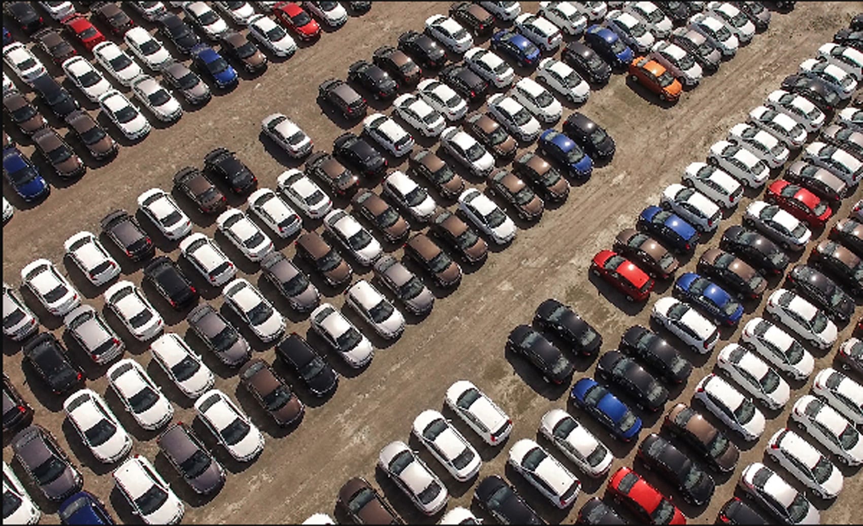 Le marché automobile français dans le rouge mais avec un BEV en forte hausse parking