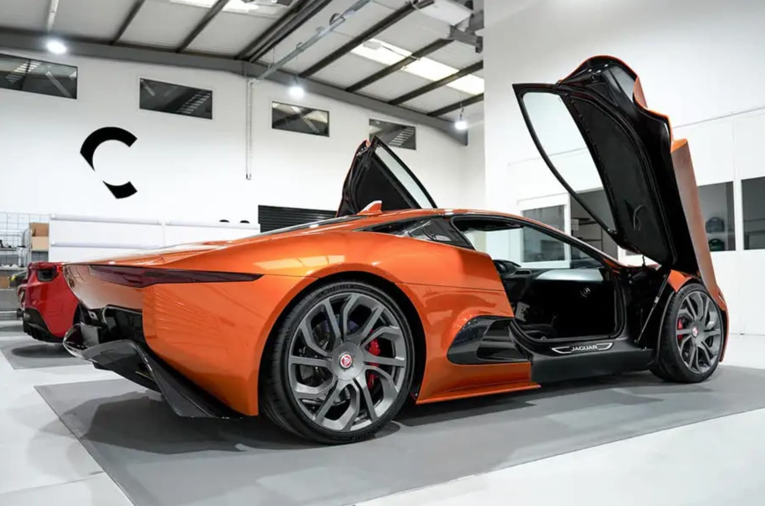 1709546405 59 Apres le cinema Il a fallu 14 ans au Jaguar