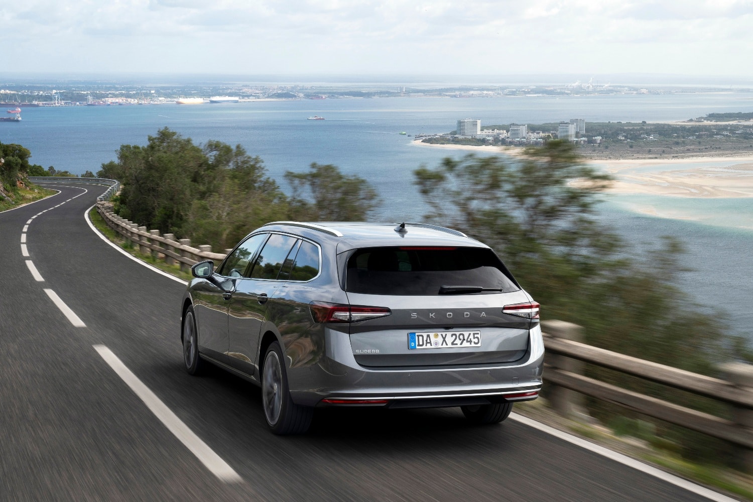 1710344407 241 Skoda Superbe Combi Plus grand meilleur et plus convivial