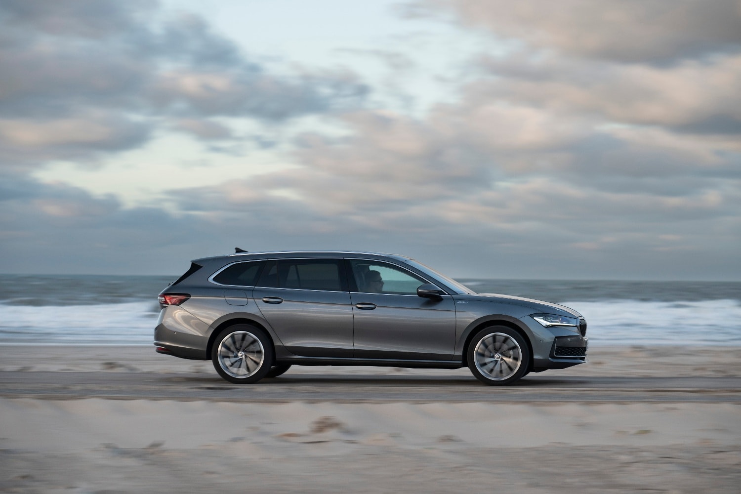 1710344407 389 Skoda Superbe Combi Plus grand meilleur et plus convivial