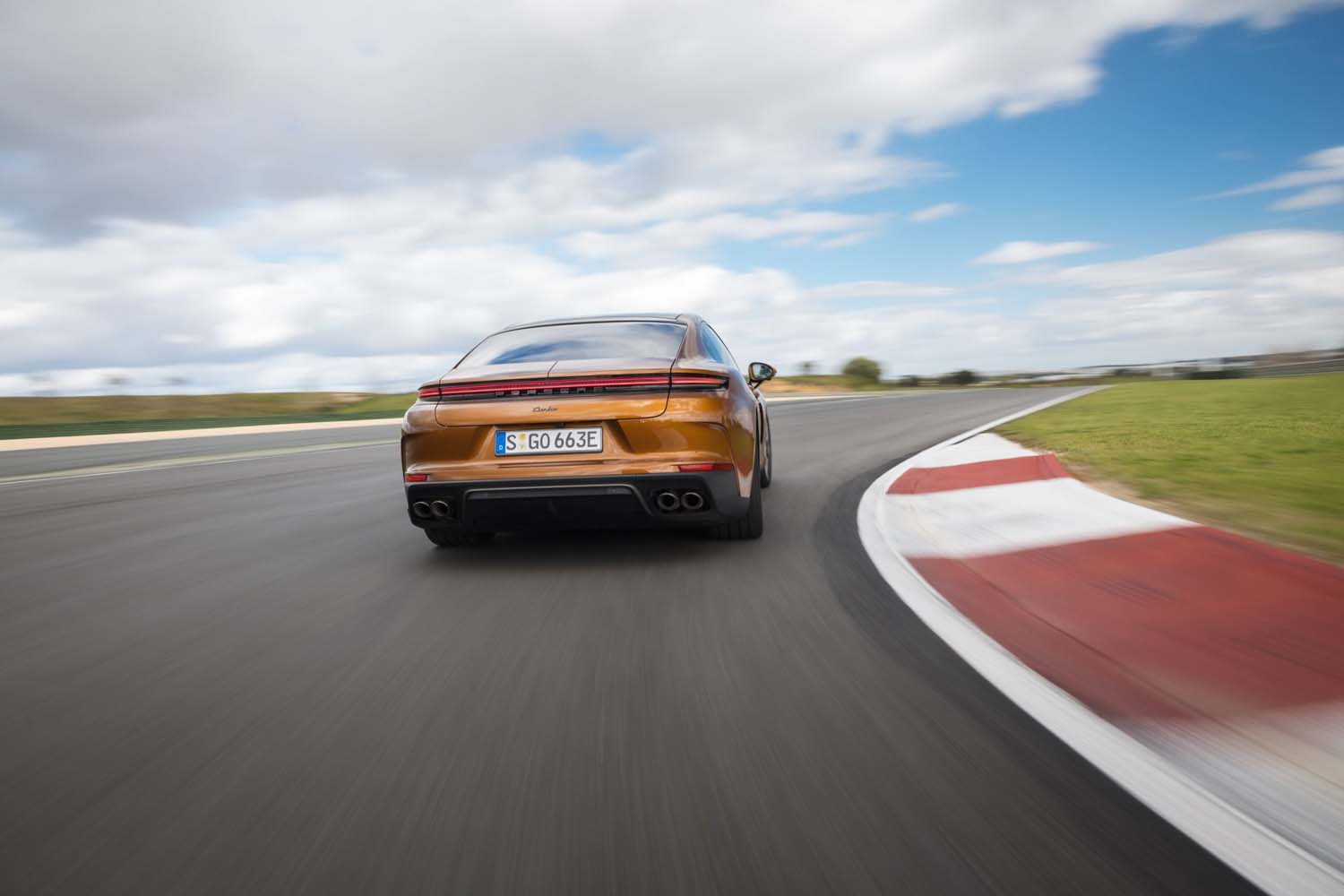 Vue arrière de la nouvelle Porsche Panamera