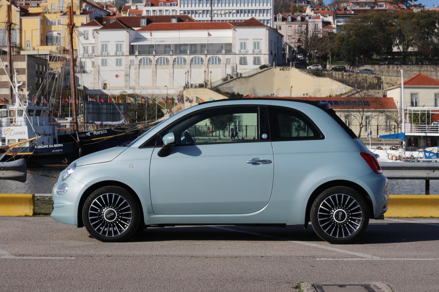 Toujours en vente aujourd'hui, la Fiat 500 thermique est cependant dans la phase d'adieu.  Avec un successeur à l'horizon ?...