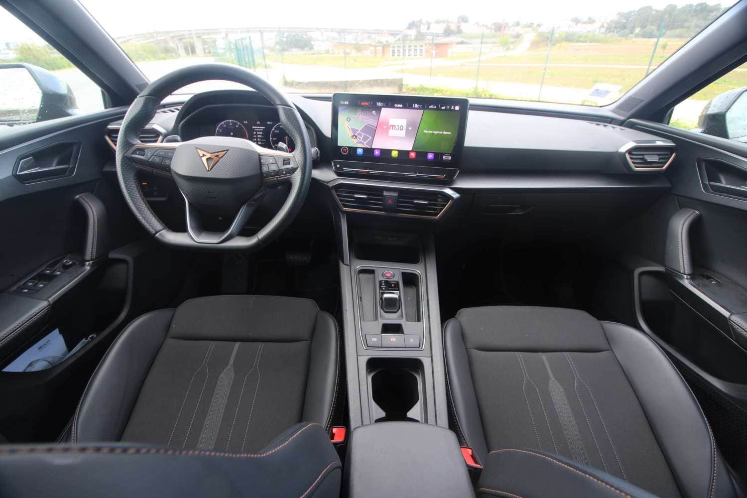 1712744970 174 Cupra Leon 15 eTSI 150 ch DSG Sportif en herbe