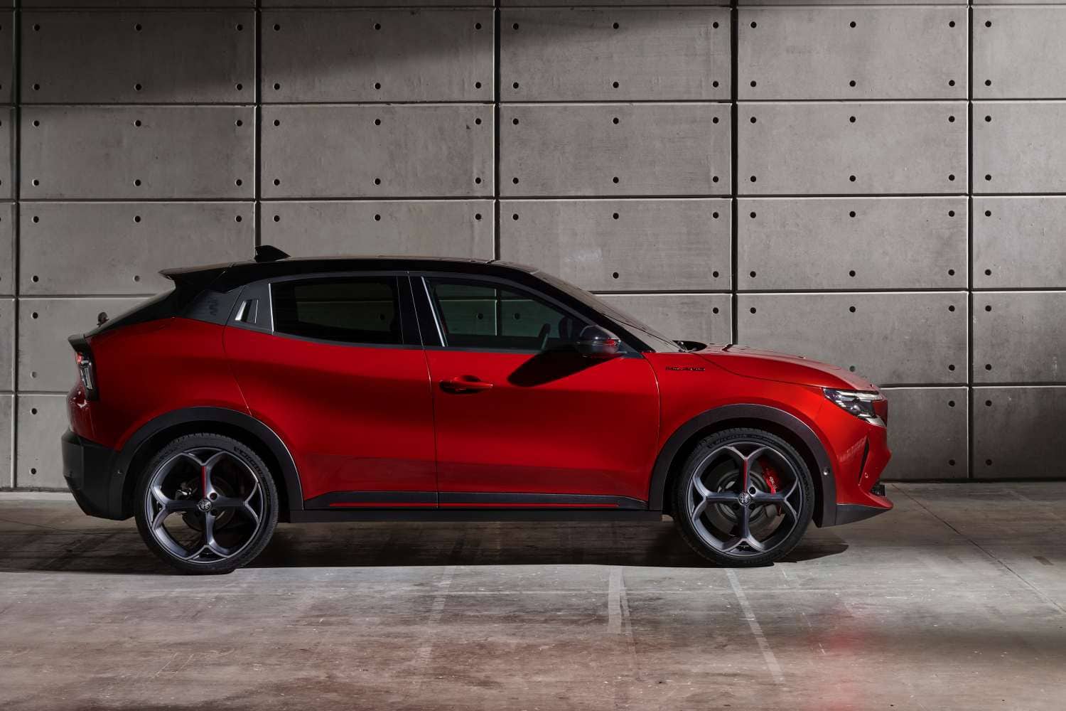 Milan ?  Rien de tout cela, Junior ;  Alfa Roméo Junior !...