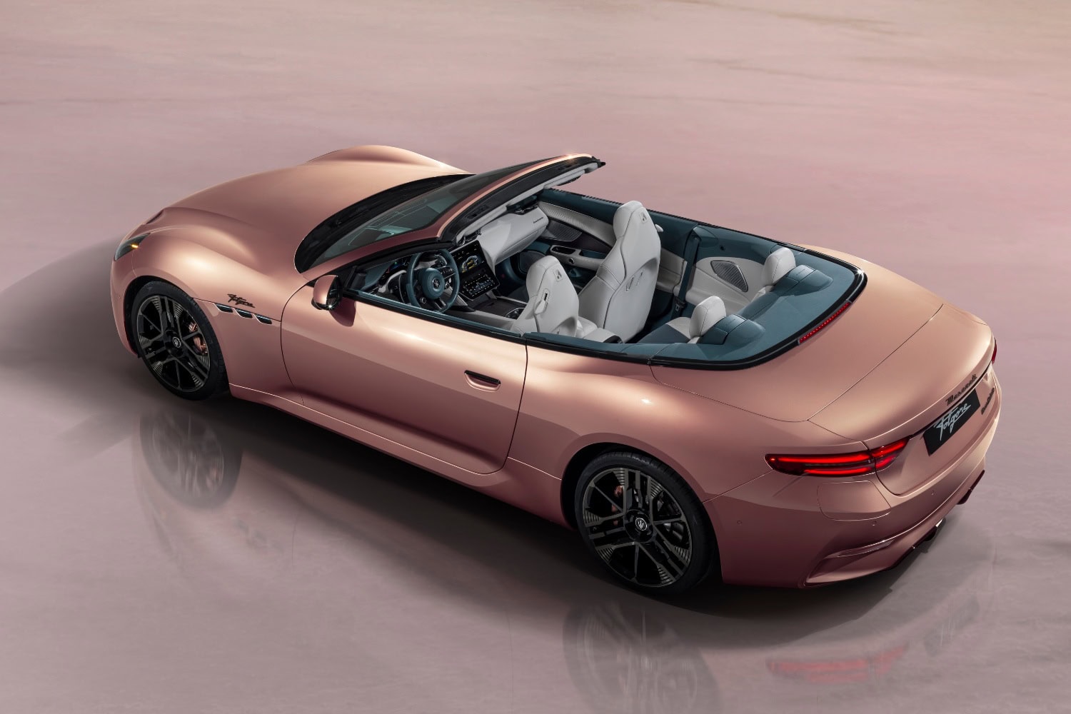 1713281353 851 EV et cabriolet statutaire Maserati devoile la GranCabrio Foglore