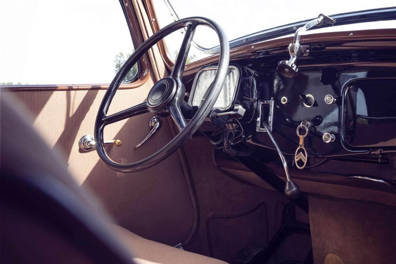 1714386559 692 Citroen Traction Avant Une voiture aux cent brevets fete ses