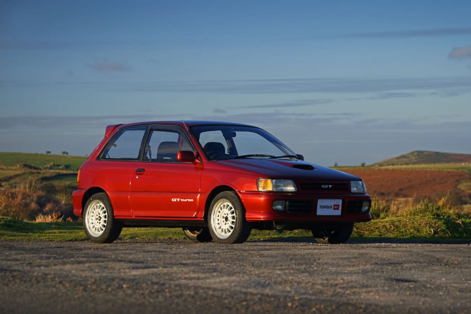 La Starlet disposait déjà d'une version plus sportive, appelée GT Turbo, lancée en 1990. 
