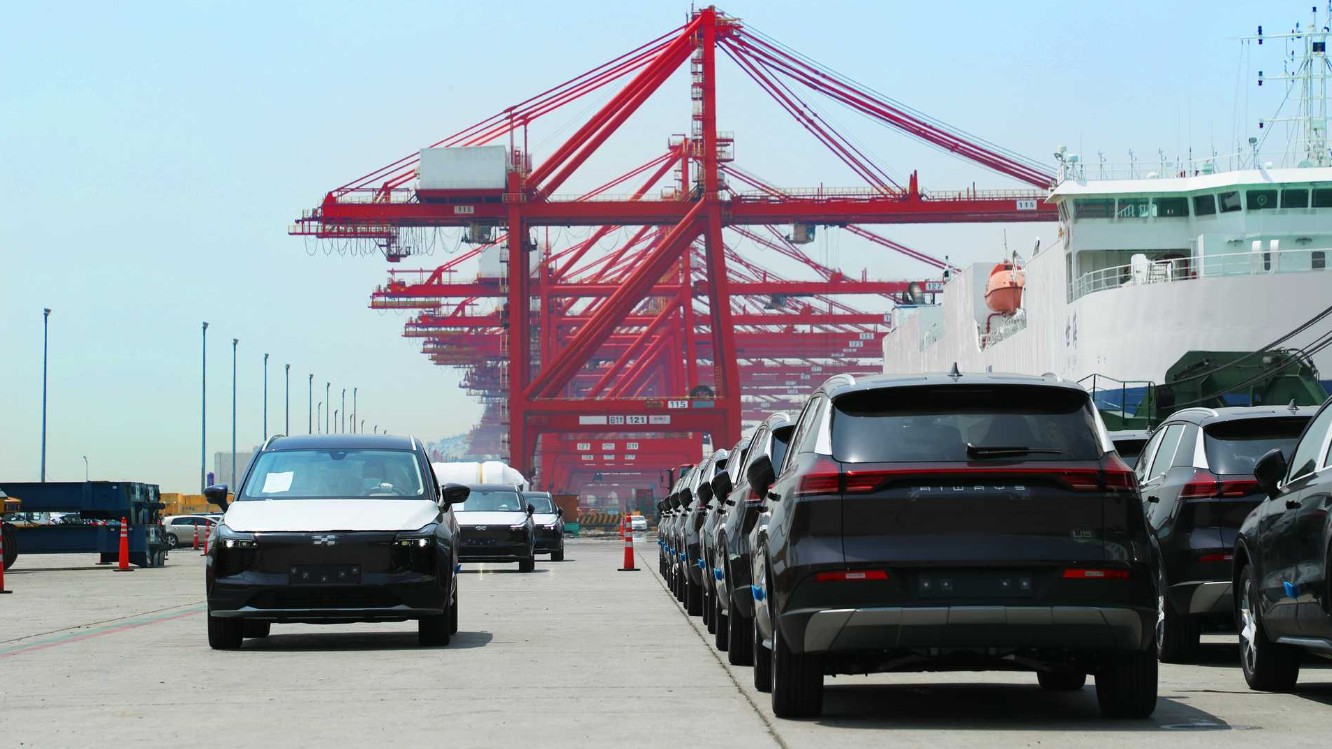 Le flux de voitures chinoises importees sature les ports europeens