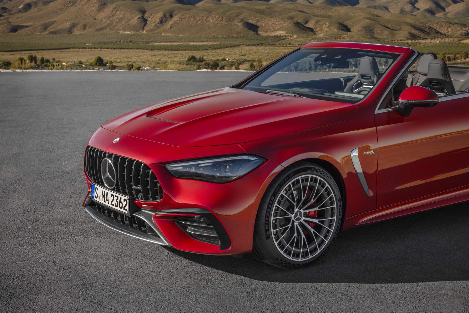 1715164166 658 La Mercedes AMG CLE 53 Cabriolet defie la BMW M440i