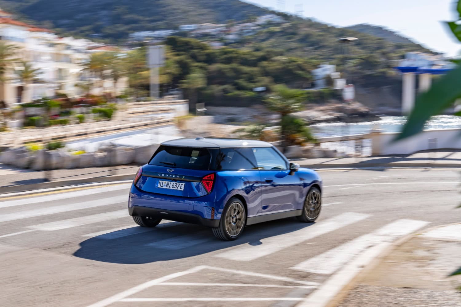 La Mini Cooper Electric est désormais disponible à la commande au Portugal... mais pas pour rouler.  Photo : Bernhard Filser / Mini