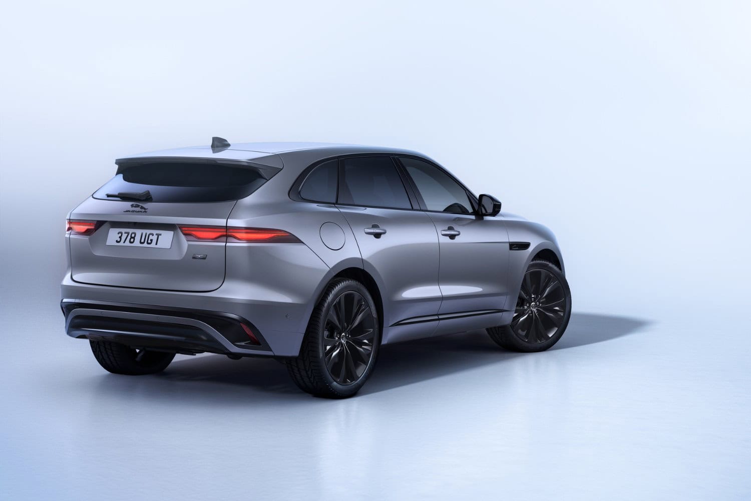 1715955677 287 F Pace celebre les 90 ans de Jaguar avec la derniere
