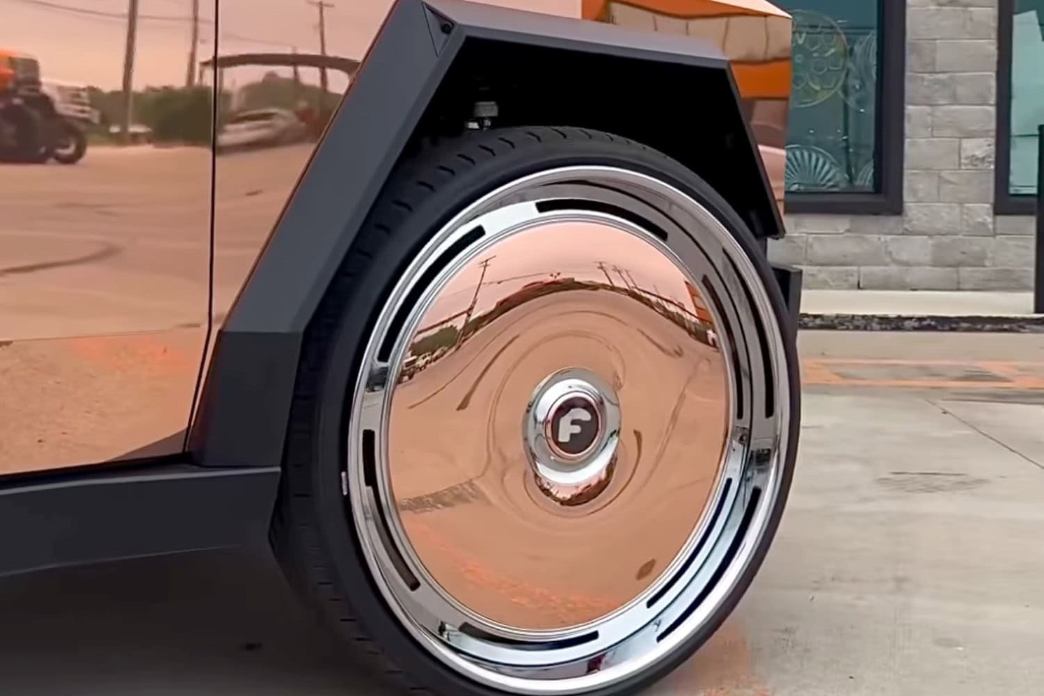 1716193288 178 Indescriptible Un preparateur americain cree le plus rose des Cybertrucks