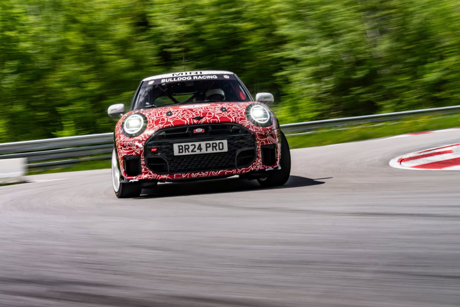 1716304864 651 Fidele a la combustion La Mini JCW fait ses debuts