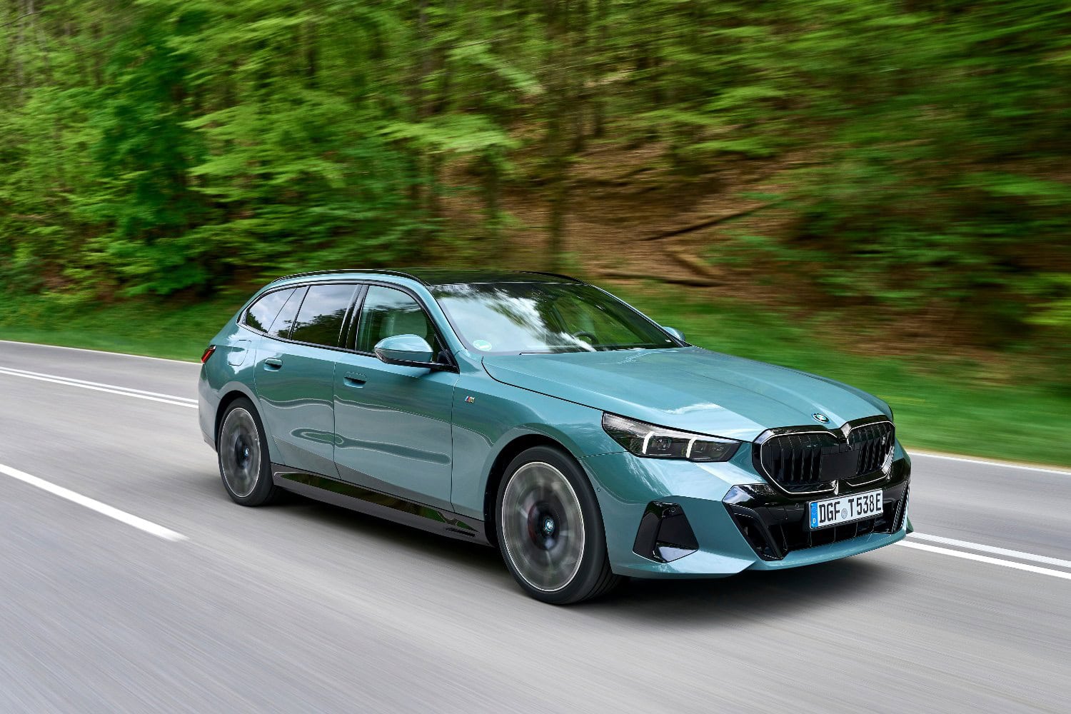 1717424474 584 BMW Serie 5 Touring Maintenant aussi electrique