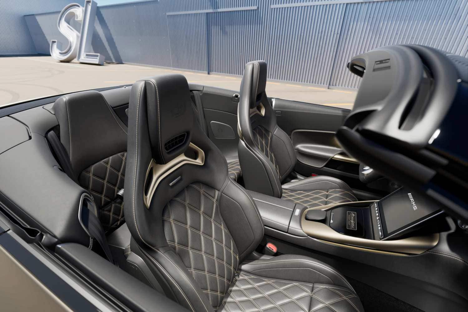 1718871687 539 La Mercedes AMG SL 63 recoit ledition exclusive Manufaktur Golden Coast