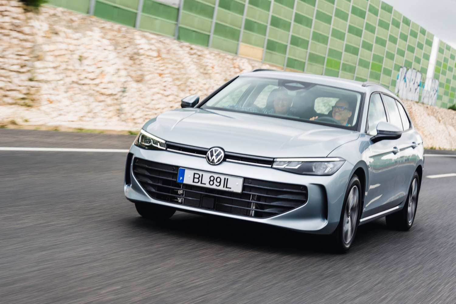 1719490889 352 La nouvelle Volkswagen Golf est accompagnee de la Passat et