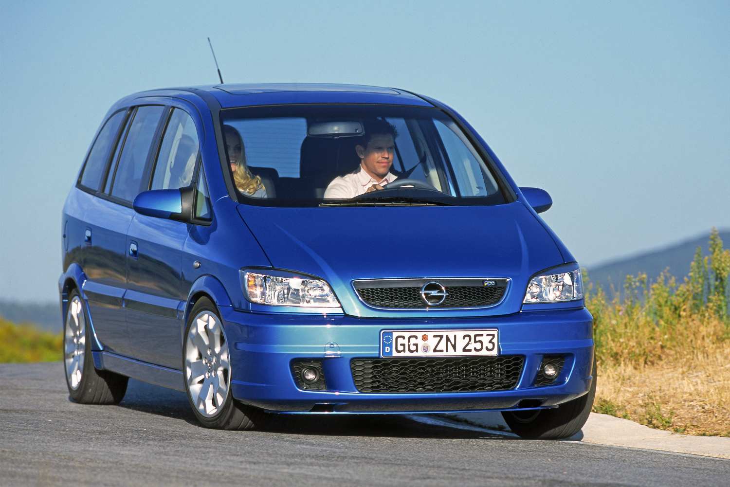 1719570090 720 Opel Le pionnier des mini fourgonnettes fete son 25e anniversaire