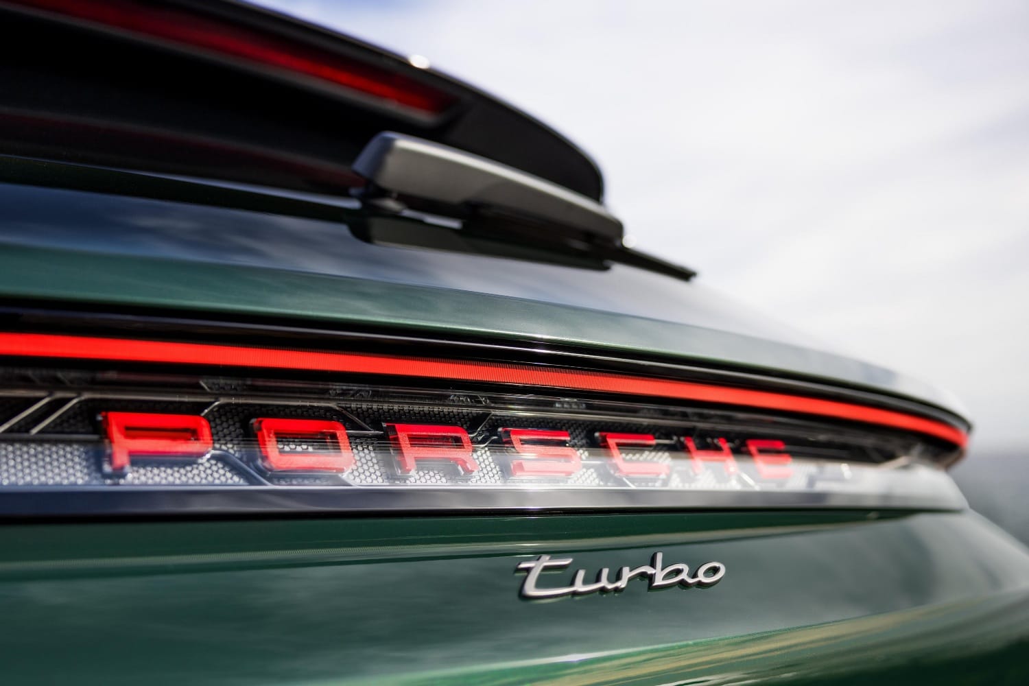 1719595288 82 Avez vous une Taycan Porsche vous contactera pour venir a latelier