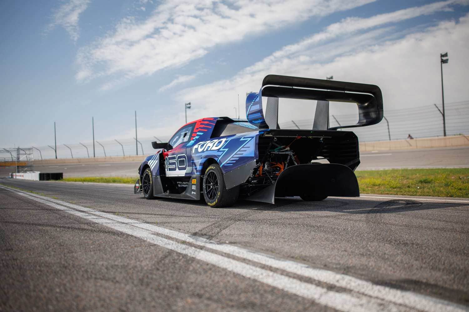 Le F-150 Lightning SuperTruck est l'arme de Ford pour Pikes Peak Le F 150 Lightning SuperTruck est larme de Ford pour Pikes