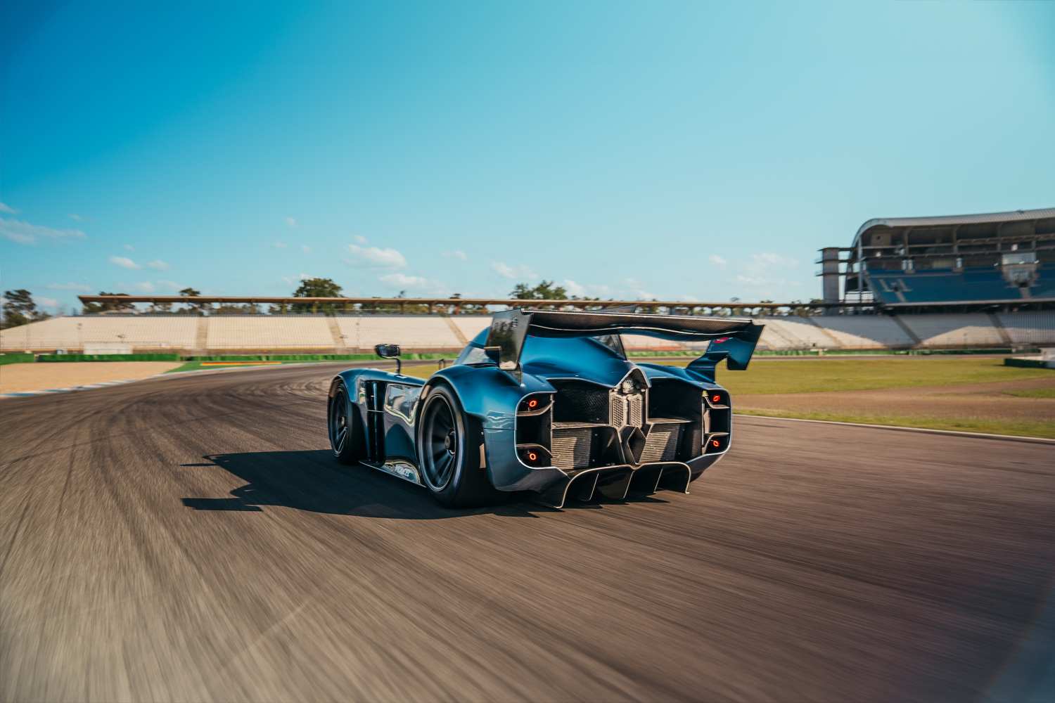 Une petite électrique anglaise détruit le record du Mercedes-AMG One Une petite electrique anglaise detruit le record du Mercedes AMG One