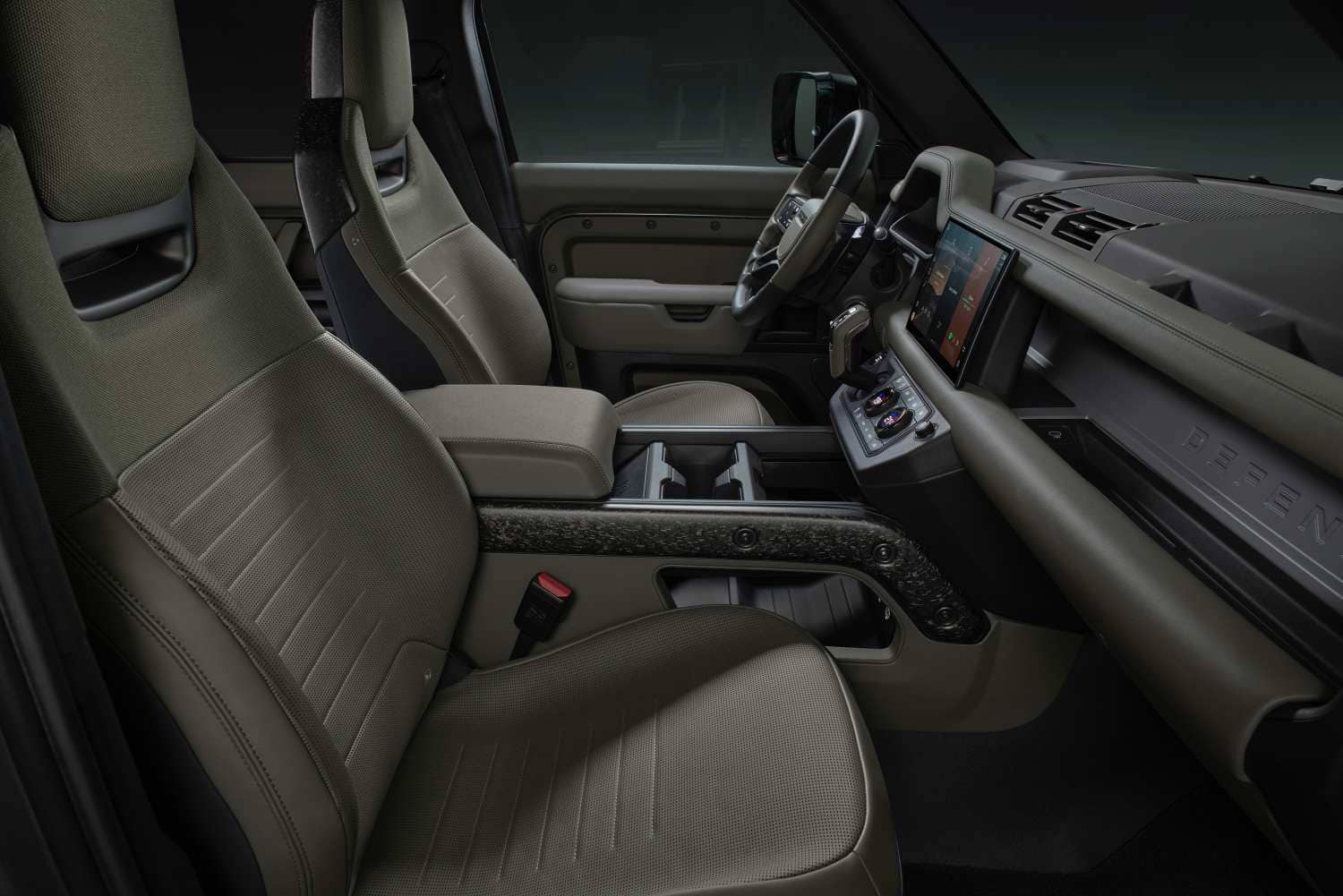 1720102871 715 Land Rover Defender Octa offre des performances de supercar