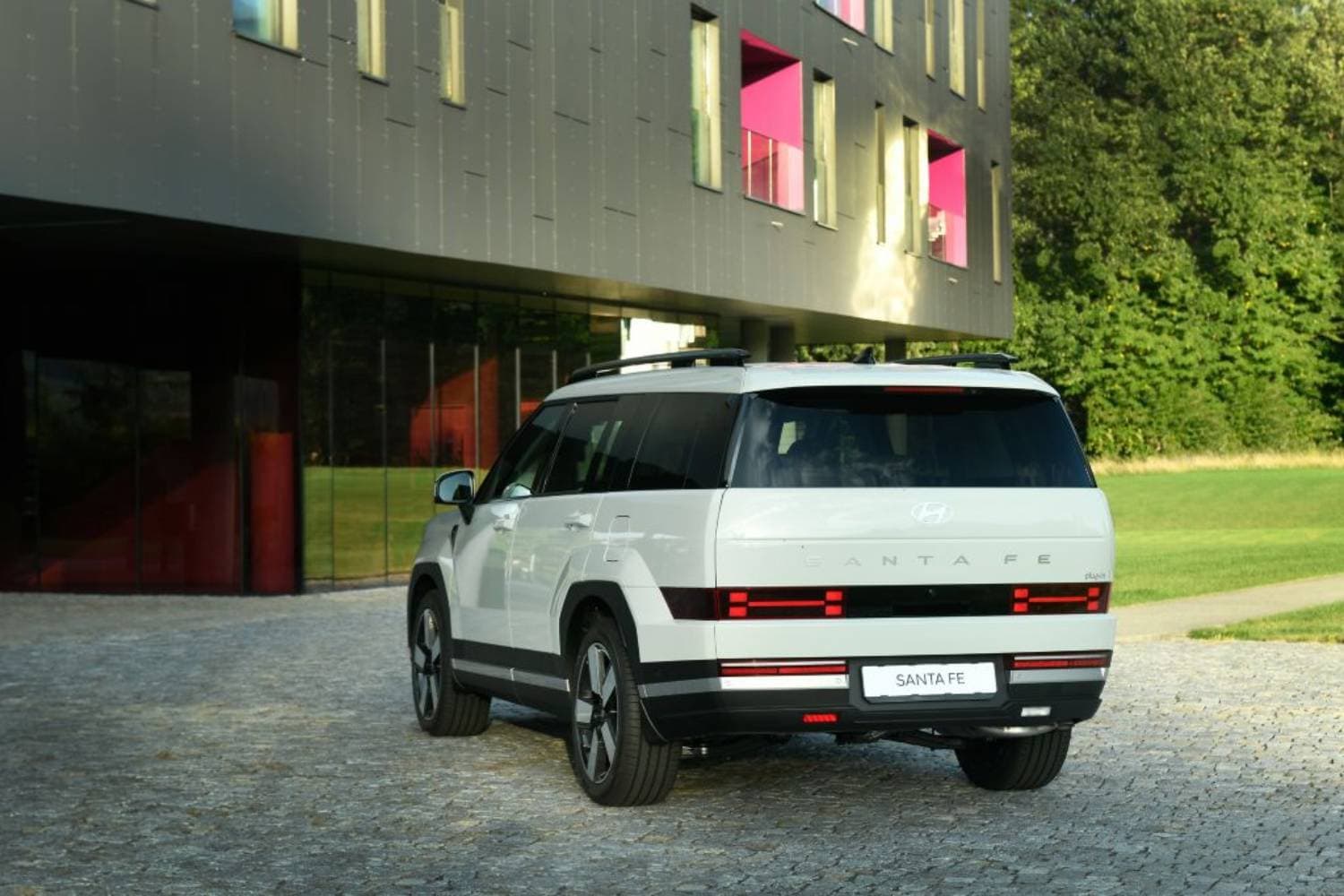 Hyundai Santa Fe. Aventure et confort pour sept 1720113686 124 Hyundai Santa Fe Aventure et confort pour sept