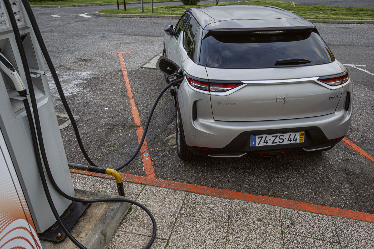 Vehicules electriques Decouvrez ce que sont les puissances de charge