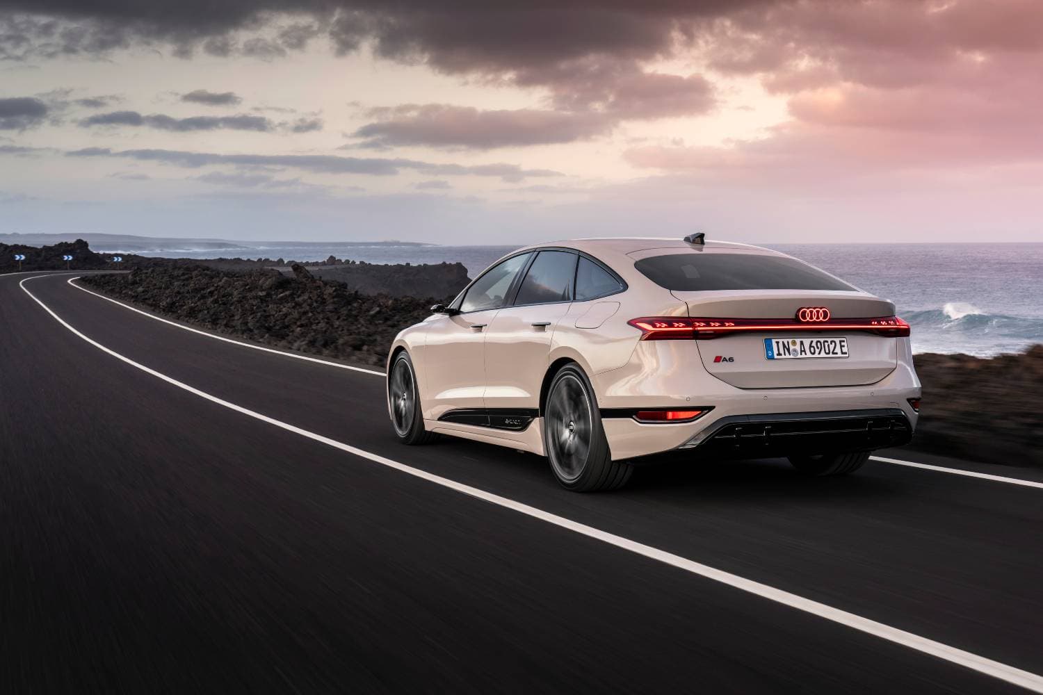 1722493229 320 Arrive en septembre Audi devoile lA6 e tron electrique