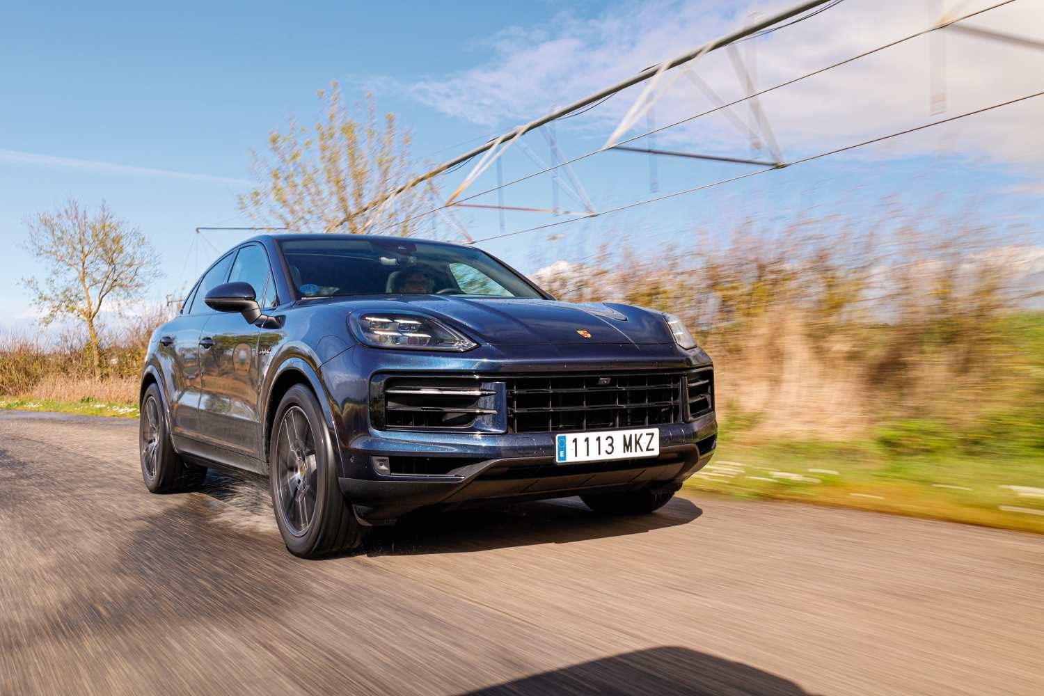 1723630831 347 Porsche Cayenne Coupe contre Volkswagen Touareg Rencontre des freres