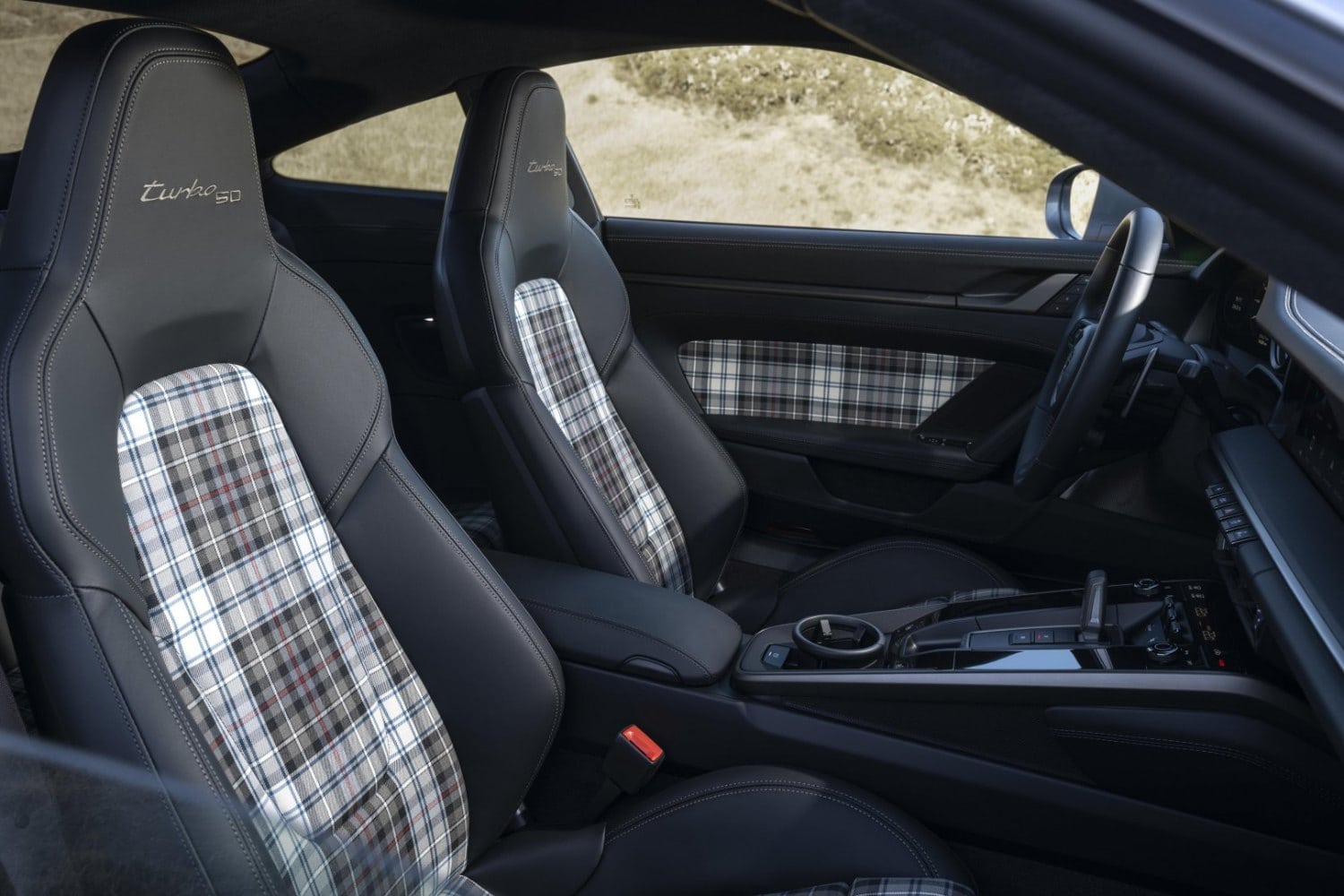 L'intérieur de la Porsche 911 Turbo 50 ans
