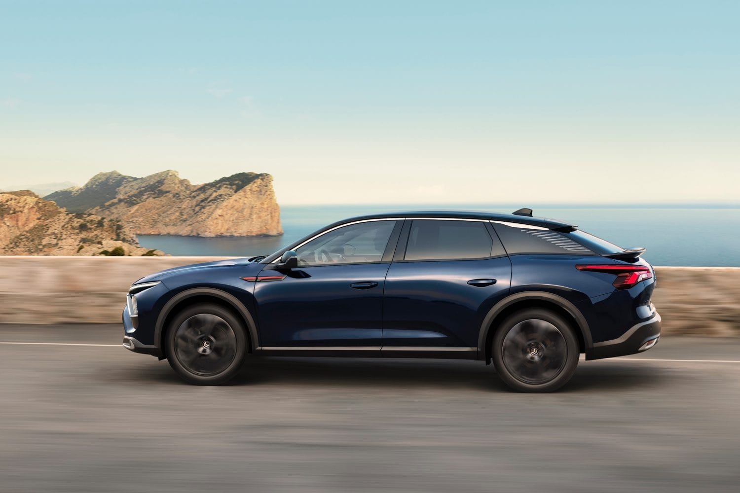 Créée dans le but de se situer au sommet de la gamme de la marque au « double chevron », la C5 X ne verra pas de nouvelle génération. Et c