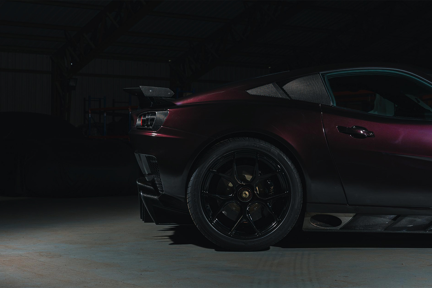 Avec V8 et boîte de vitesses manuelle. Ginetta Akula est une voiture de sport à l'ancienne 1726043009 897 Avec V8 et boite de vitesses manuelle Ginetta Akula est