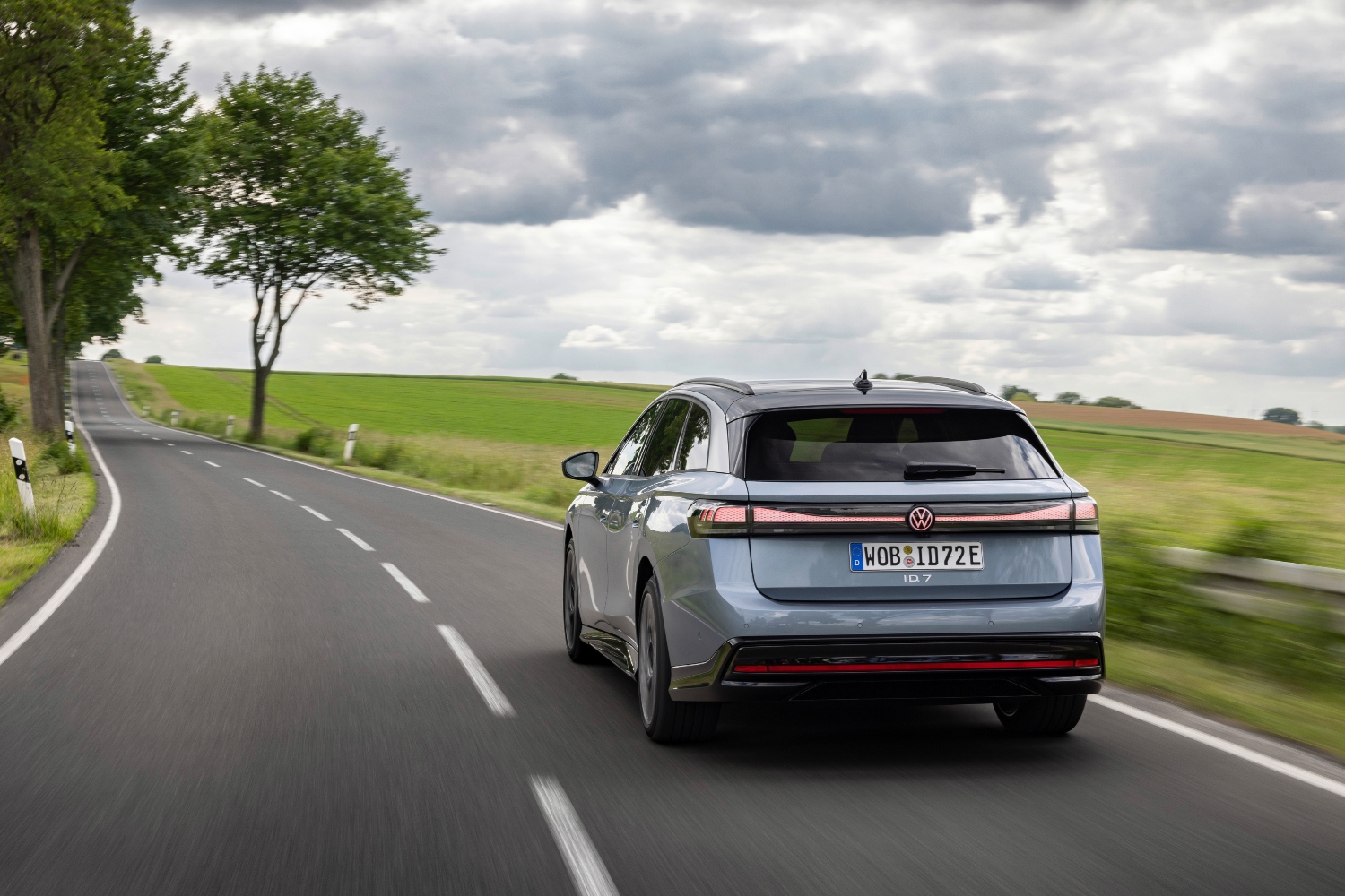 Versions et prix. Volkswagen ID.7 Tourer, c'est l'espace et le confort Dotée d'une excellente présence sur la route, l'ID.7 Tourer promet également une excellente consommation de carburant... et des autonomies convaincantes.