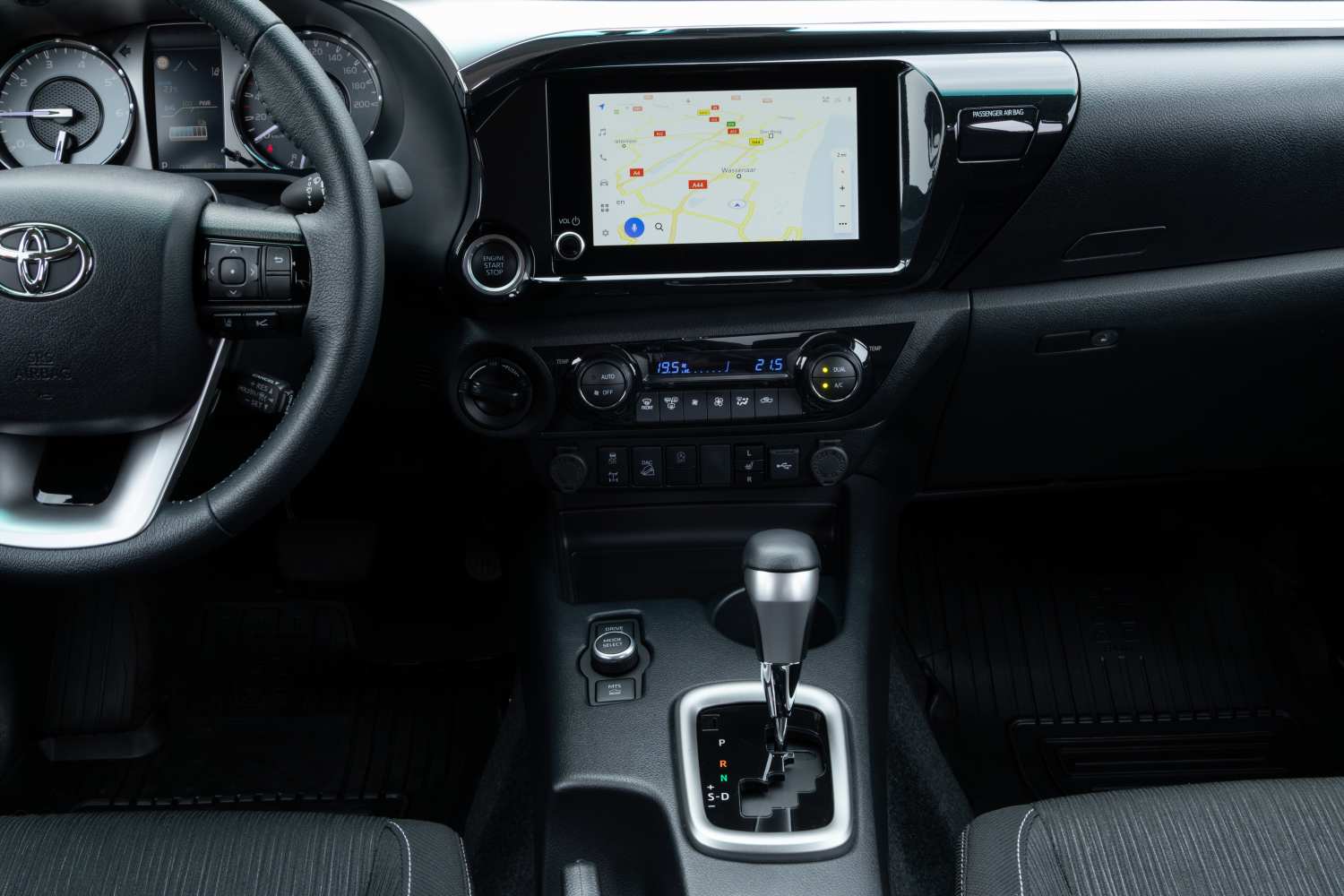 1727108609 41 Toyota Hilux gagne le moteur hybride et perd la boite