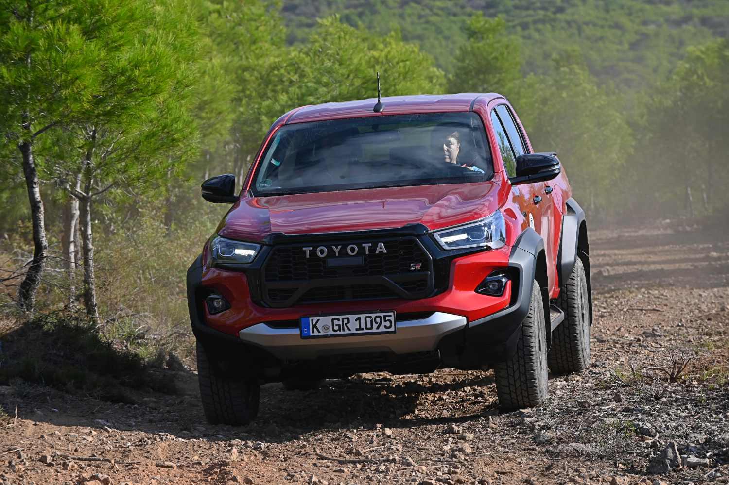 1727108610 645 Toyota Hilux gagne le moteur hybride et perd la boite