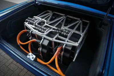 Vous allez adorer ou détester cette Plymouth GTX remplacée par un système électrique Plymouth GTX Electromod-batterie