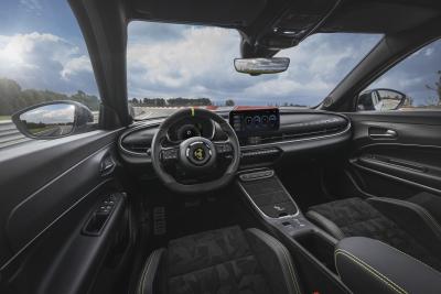 Abarth 600e - intérieur