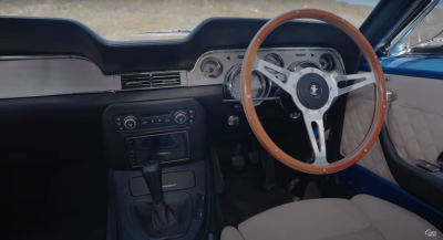 Ford Mustang avec moteur BMW M3 - intérieur