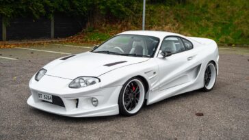 Cette Toyota Supra Abflug Widebody est un rêve de fièvre de l’an 2000