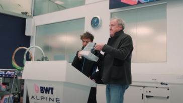Jeremy Clarkson aide l'équipe Alpine F1 à célébrer son double podium au Brésil