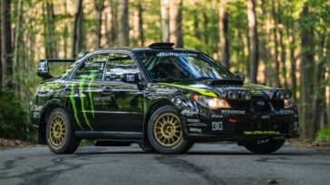 Cette ancienne voiture de rallye Subaru Impreza de Ken Block pourrait être la vôtre