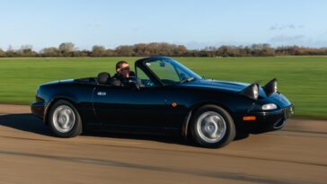 Commentaires prêts : il existe désormais une conversion EV pour la Mazda MX-5 NA