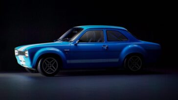 La Ford Escort Mk1 Reborn est une tueuse de voitures de sport à 10 000 tr/min dans des vêtements vintage